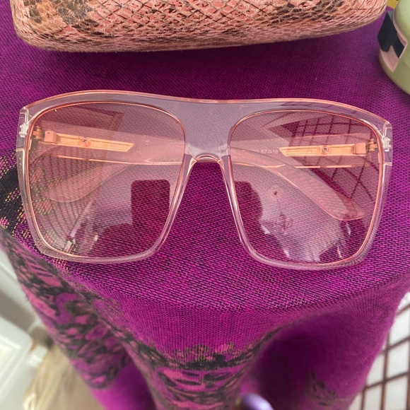 Oversized Pink sunglasses and pink snakeskin hard case - Picture 1 of 13